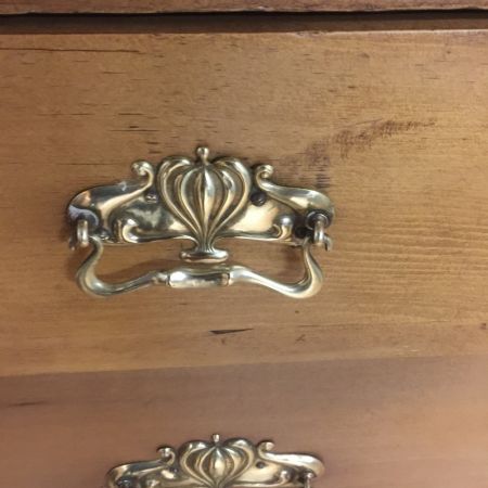 Holzkommode aus Kiefer/Buche mit massiven Messinggriffen antik 19. Jahrhundert