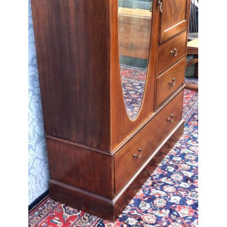 Antiker Massivholzschrank aus Mahagoni-Holz viktorianisch