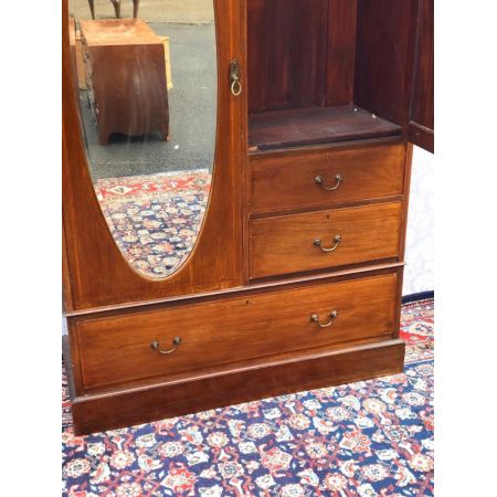 Antiker Massivholzschrank aus Mahagoni-Holz viktorianisch