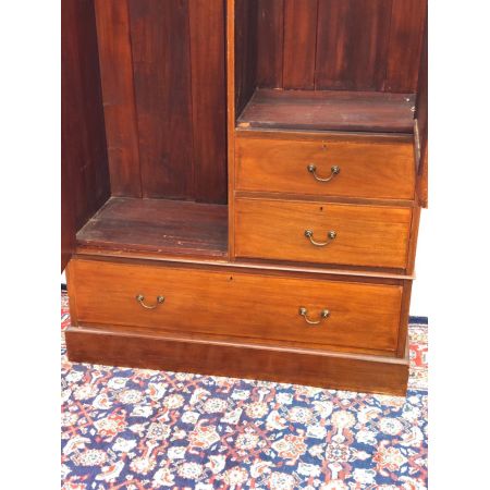 Antiker Massivholzschrank aus Mahagoni-Holz viktorianisch