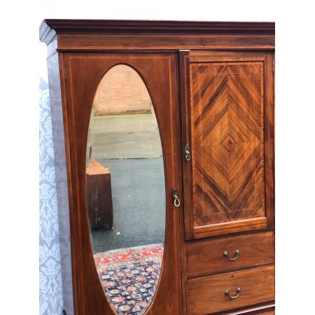 Antiker Massivholzschrank aus Mahagoni-Holz viktorianisch