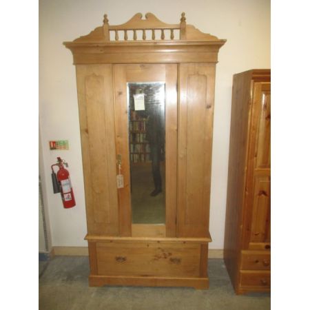 Kiefer Kleiderschrank/Garderobe antik mit