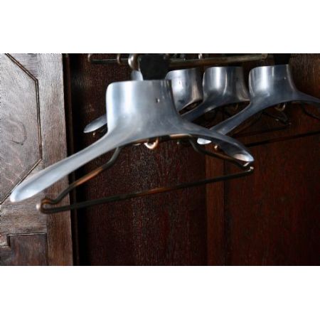 antiker zweitüriger Kleiderschrankaus Eichenholz massiv  im  jacobeanischen Stil