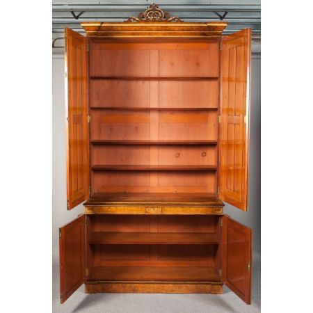 Antikes  Bücherregal aus Nussbaum und vergoldetem Holz