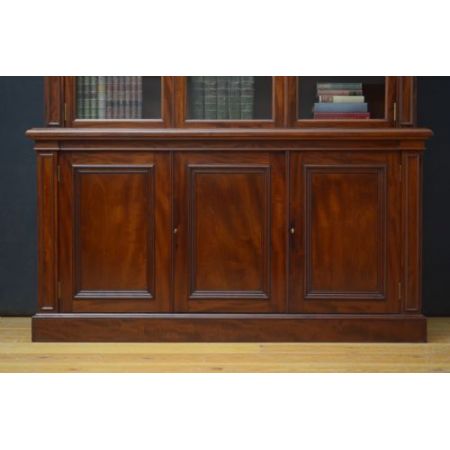 Viktorianisches  Mahagoni 3-Tür Bücherregal von John Taylor und Sohn, Edinburgh