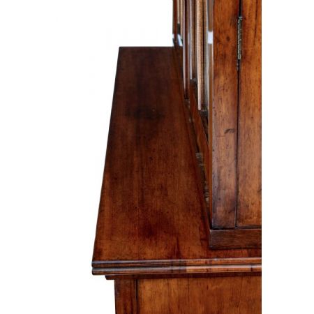 Antiker Bücherschrank aus Flammenmmahagoni, frühes 19. Jahrhundert