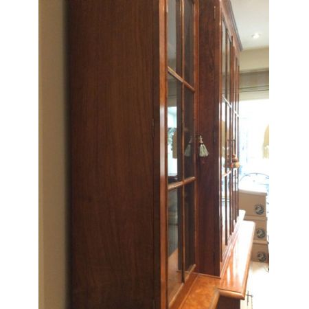 antiker Bücherschrank aus Walnussholz im georgianischen Stil