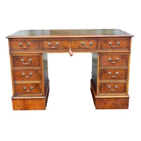 Klassischer Nussbaum Schreibtisch Massivholz antik ca 1920