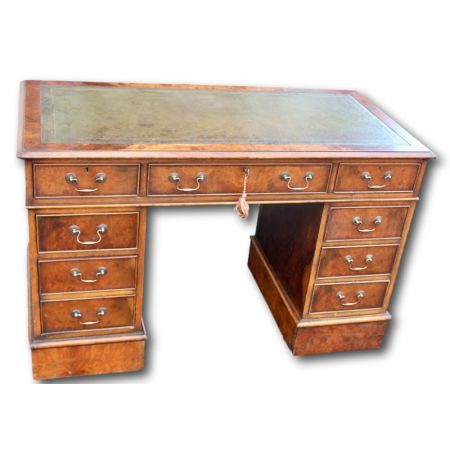 Klassischer Nussbaum Schreibtisch Massivholz antik ca 1920