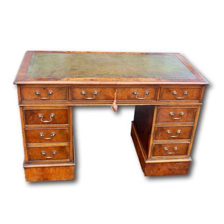 Klassischer Nussbaum Schreibtisch Massivholz antik ca 1920