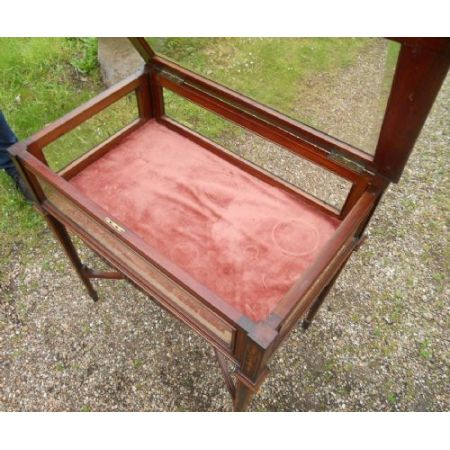 Antiker edwardianischer Vitrinen Tisch / Display Table / Bijouterie Table aus Mahagoni, ca 1900