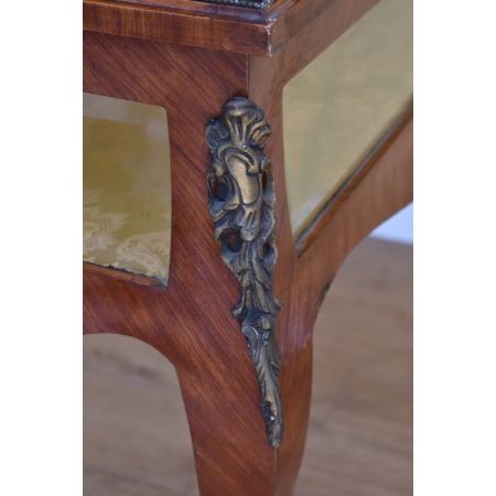 Antiker viktorianischer Vitrinen Tisch / Display Table / Bijouterie Table aus Nussbaum, ca 1860