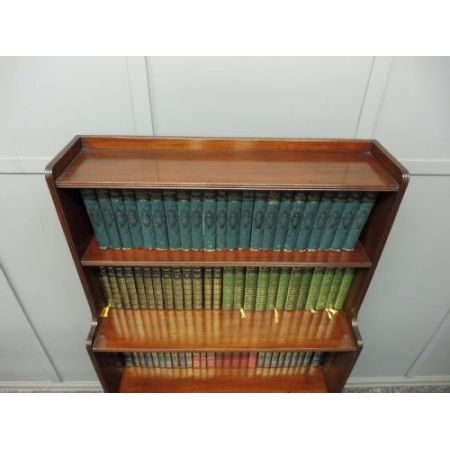 Wasserfall Bücherregal antik Mahaghoni Massivholzschrank, spätes 19. Jahrhundert