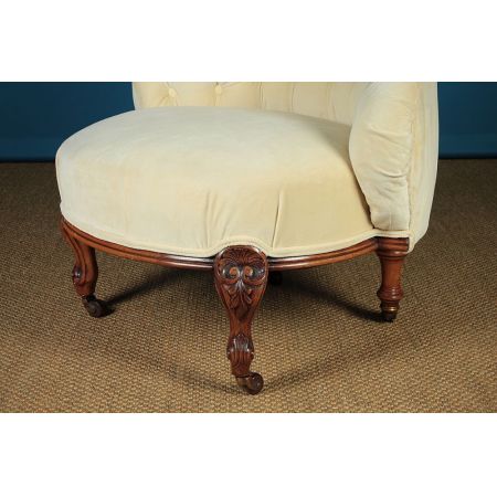 Paar antiker gepolsterter Schlafzimmerstühle aus Nussbaum um 1860, Mitte 19. Jhr.