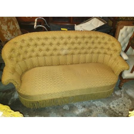 Antikes Samtsofa mit Buttonmuster aus dem frühen 20. Jahrhundert, aus 1910