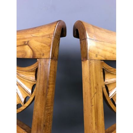 Paar schwedischer Biedermeier Stühle, aus massivem Satin-Birkenholz, mit fächerförmiger Rückenlehne, original antik 