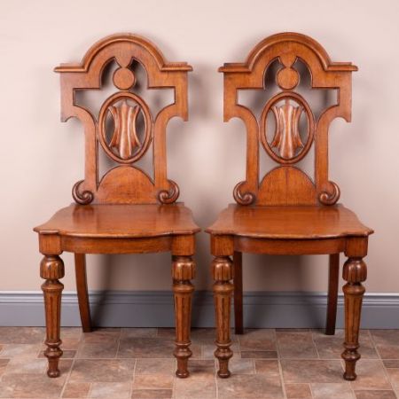Paar antike Stühle Hallenstühle Saalstühle Eiche Massivholzstühle viktorianisch