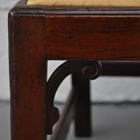 Set aus 8 antiken Esszimmerstühlen im Chippendale-Stil