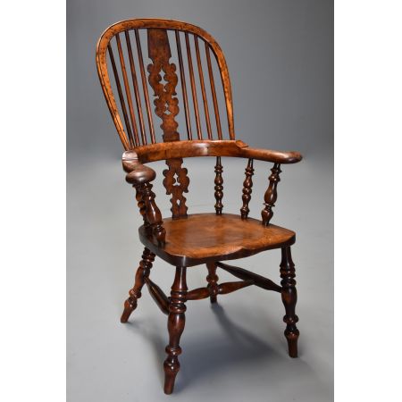 seltenes Set aus 8 antiken Windsor-Sesseln mit breitem Rücken und hoher Rückenlehne und hervorragender Patina