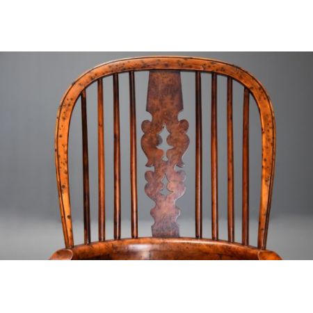 seltenes Set aus 8 antiken Windsor-Sesseln mit breitem Rücken und hoher Rückenlehne und hervorragender Patina