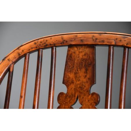 seltenes Set aus 8 antiken Windsor-Sesseln mit breitem Rücken und hoher Rückenlehne und hervorragender Patina