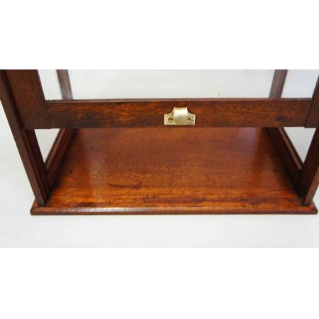 antike verglaste Tischvitrine, glasierte Oberfläche,  aus dem frühen 20. Jahrhundert