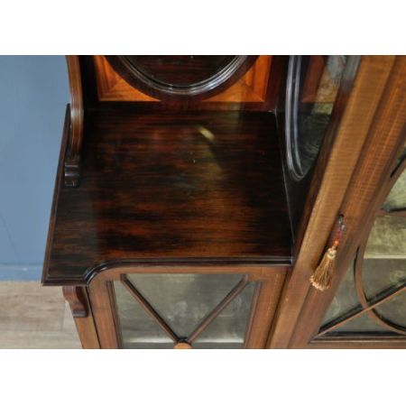 Große perfekte antike Vitrine Glasvitrine Mahagoni, sehr frühes 20. Jahrhundert