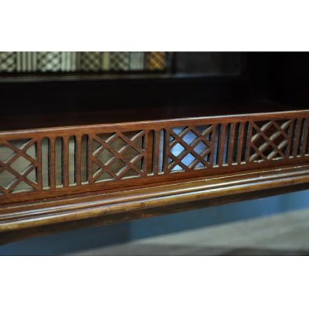 Große perfekte antike Vitrine Glasvitrine Mahagoni, sehr frühes 20. Jahrhundert