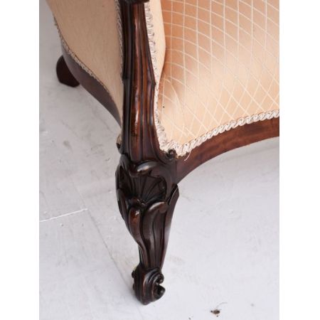 Antikes viktorianisches Doppelsofa aus einem Mahagonirahmen 