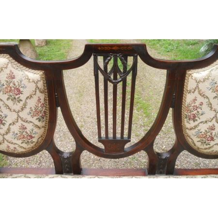 Antikes edwardianisches/edwardian "Triple Shield Back" Mahagonisofa, 1900