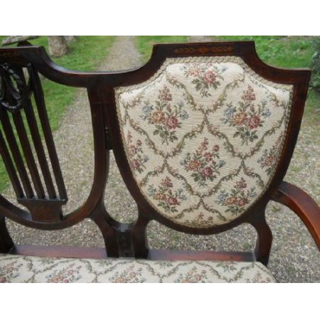 Antikes edwardianisches/edwardian "Triple Shield Back" Mahagonisofa, 1900