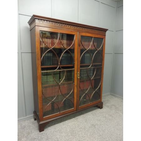 Großer Mahagoni Bücherschrank Massivholz antik ca 19. Jahrhundert