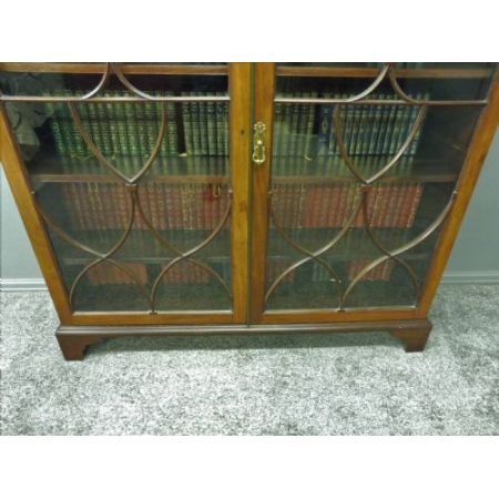 Großer Mahagoni Bücherschrank Massivholz antik ca 19. Jahrhundert