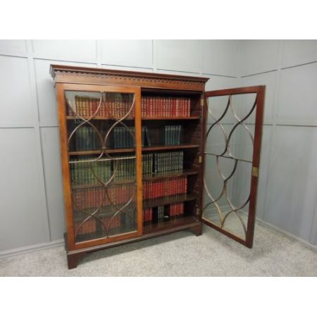 Großer Mahagoni Bücherschrank Massivholz antik ca 19. Jahrhundert