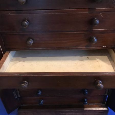 Antike viktorianische Wellington Mahagonikommode