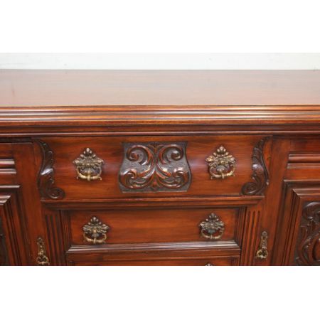 antike englische Nussbaumkommode 