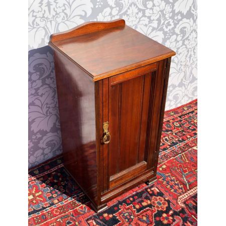 Antiker viktorianischer Mahagoninachttisch