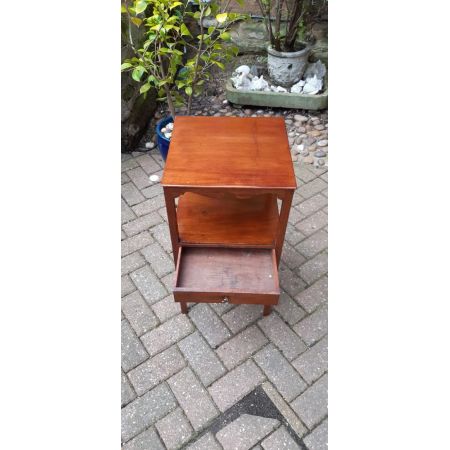 Antiker kleiner georgian Mahagoni-Nachttisch