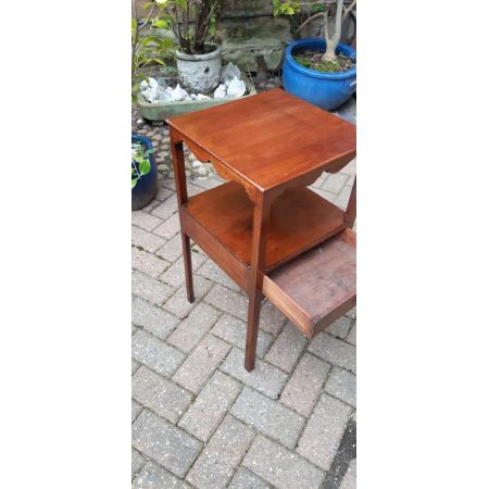 Antiker kleiner georgian Mahagoni-Nachttisch