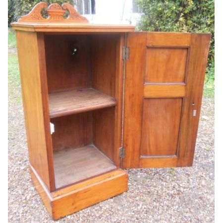 Antiker edwardianischer Nachttisch aus satiniertem Nussbaumholz