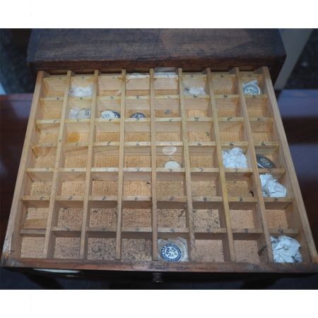 Antiker viktorianischer Uhrmacherschrank / Kiefernschrank