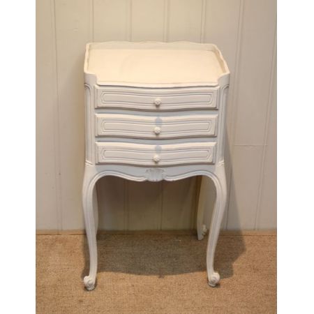 Antiker französischer kleiner Nachttisch, weiß lackiert, von 1920
