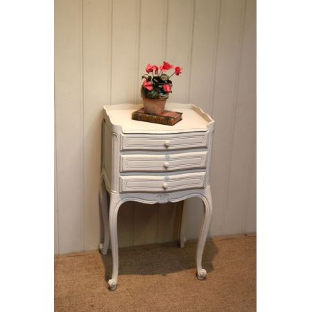 Antiker französischer kleiner Nachttisch, weiß lackiert, von 1920