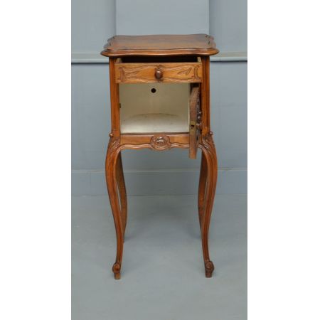 Antiker viktorianischer französischer Walnussnachttisch , von 1890