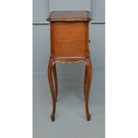 Antiker viktorianischer französischer Walnussnachttisch , von 1890