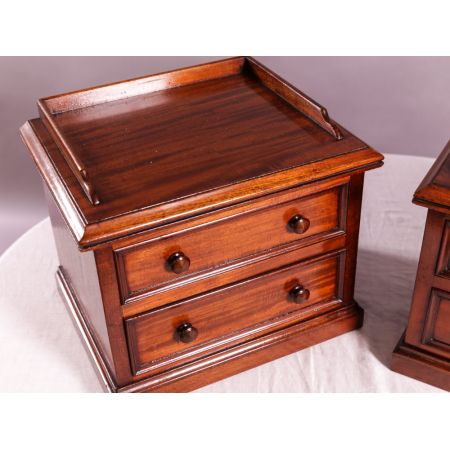 Ein Paar viktorianischer Mahagoni Nachttische Massivholz antik ca 1880