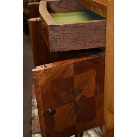 Ein Paar französischer Massivholz Nachttische antik ca 1930