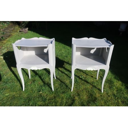 Ein Paar weiß gestrichener Nachttische Massivholz antik ca 1920