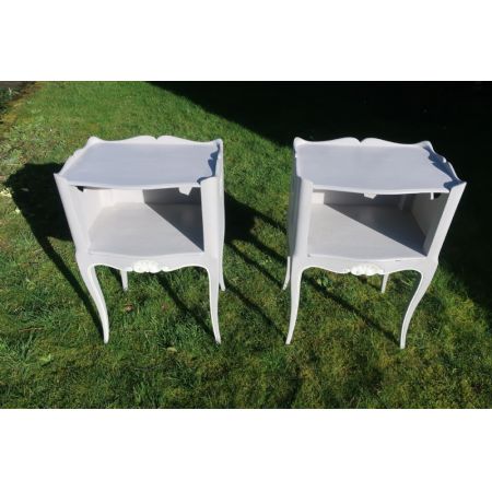 Ein Paar weiß gestrichener Nachttische Massivholz antik ca 1920