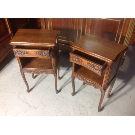 Ein Paar französische Eichen Nachttische Massivholz antik ca 1920